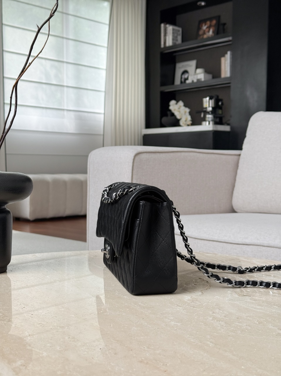 cf25 fine ball black silver (not) Bag shape: Diamond clamshell silhouette, clean design without edges, cleaner lines, weakening the sense of complexity, and highlighting the overall smoothness of the bag body - Image 4