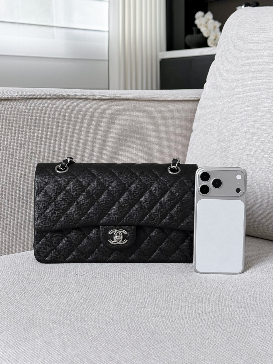 cf25 fine ball black silver (not) Bag shape: Diamond clamshell silhouette, clean design without edges, cleaner lines, weakening the sense of complexity, and highlighting the overall smoothness of the bag body - Image 16