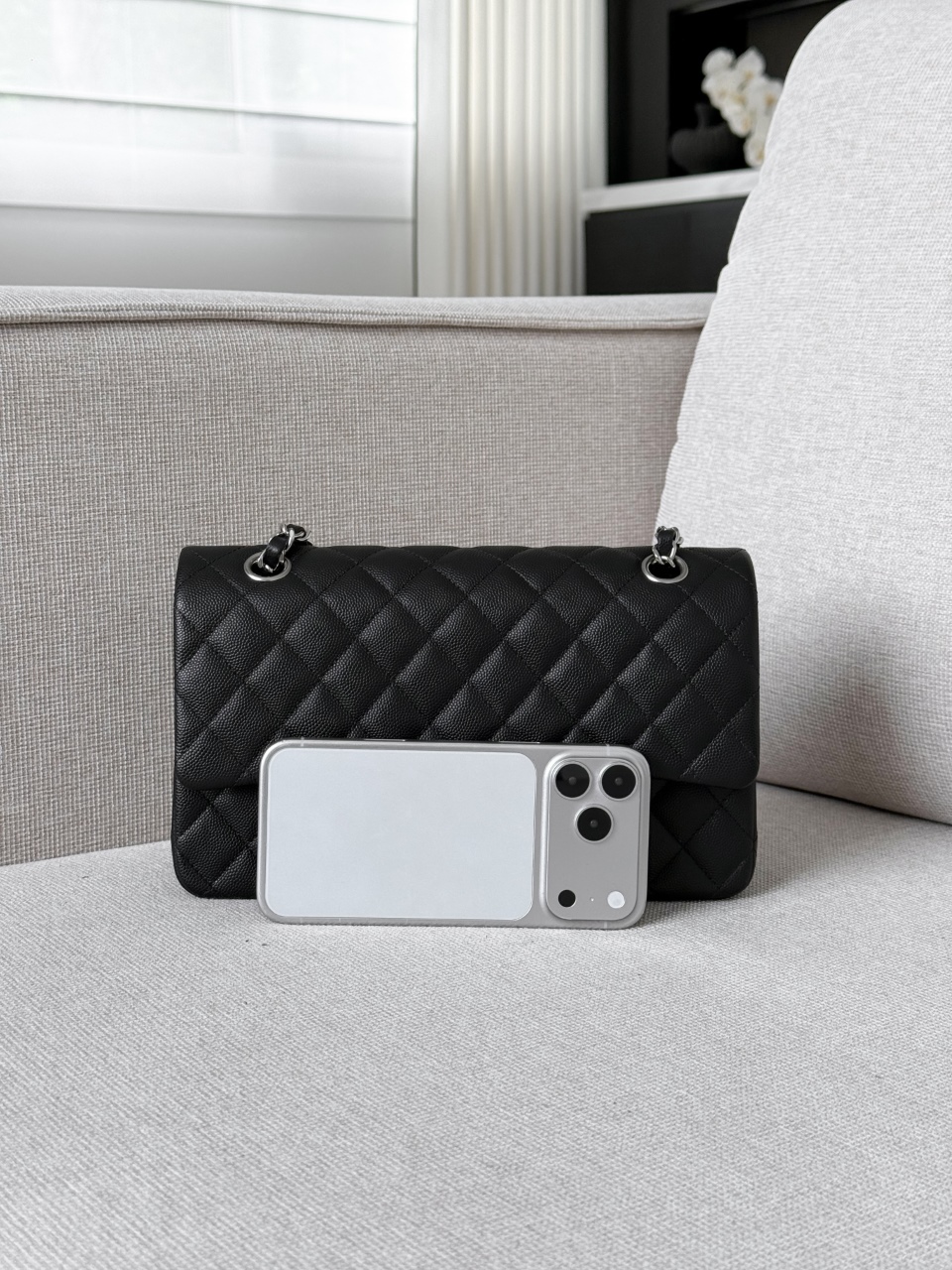 cf25 fine ball black silver (not) Bag shape: Diamond clamshell silhouette, clean design without edges, cleaner lines, weakening the sense of complexity, and highlighting the overall smoothness of the bag body - Image 18