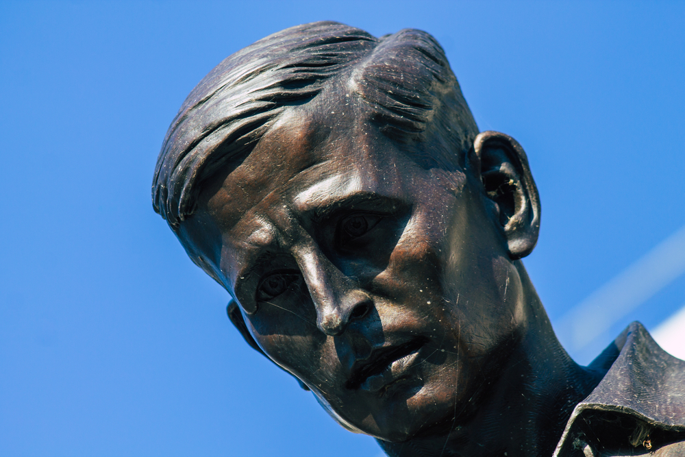Estatua de la leyenda Raymond Kopa, a las afueras del estadio del Stade de Reims.