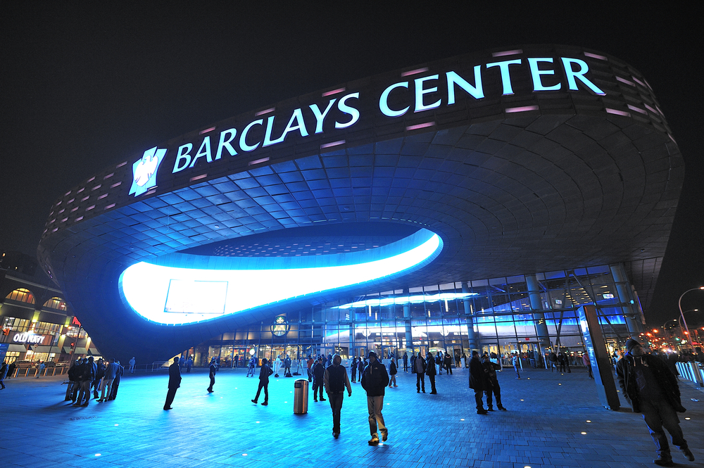 Para muchos, el Barclays Center iba a ser el escenario del primer anillo NBA de un equipo de Nueva York en muchos años... pero Kyrie dijo adiós. / T phography, ID de la foto: 201987112