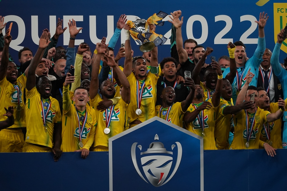 El Nantes FC, levantando la Copa de Francia 2022, su último título.