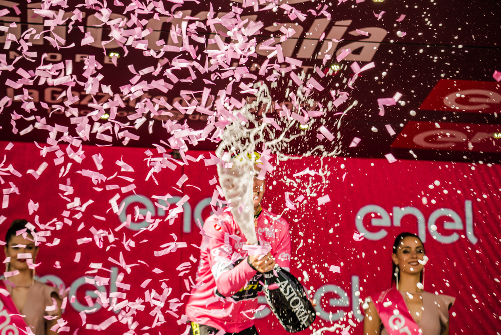 ¿Quién descorchará el champán, vestido de rosa, en el final de este Giro de Italia 2023 en Roma? / Nicola Devecchi, ID de la foto: 1170089884