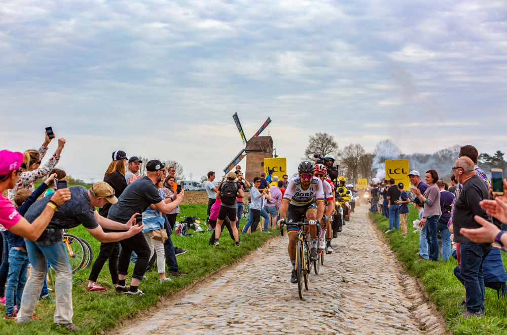 Los paisajes de la París-Roubaix, probablemente la carrera más icónica del mundo del ciclismo. / Radu Razvan, ID de la foto: 1345599959