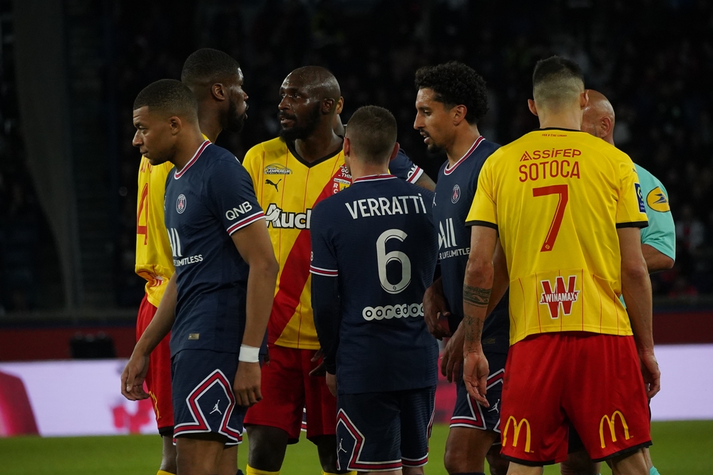 Rc,Lens,Players,Demand,A,Free,Kick,From,Referee,And