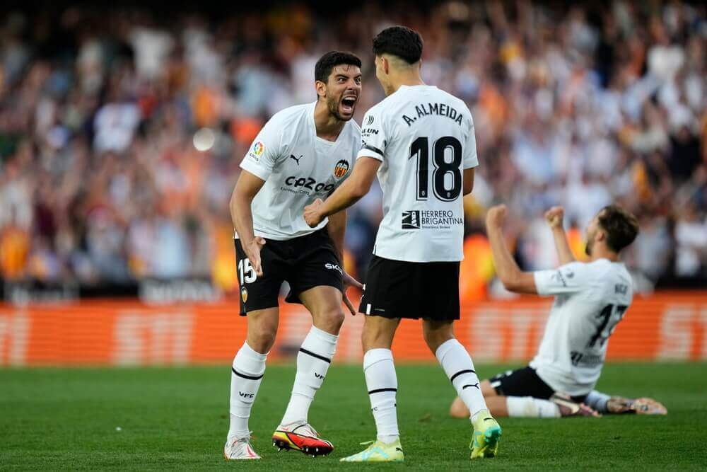 Cenk,Ozkacar,Centre back,Of,Valencia,And,Turkey,Celebrates,Victory,After