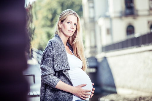 Lichtkegel-Fotografie | Schwangerschaft | Werbefotograf auf alleFotografen