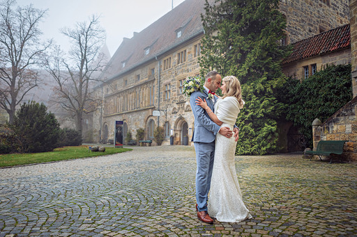 Val Thoermer Fotoproduktion | Hochzeitsfotografie | Luftbildfotograf auf alleFotografen