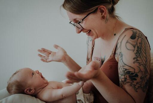 Jasmin Kranich Fotografie | Neugeborenenfotografie/Wochenbettreportage  | Paarfotograf auf alleFotografen