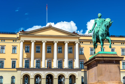 El Palacio Real de Oslo en un día despejado