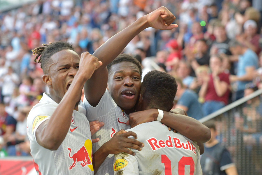 Il Salisburgo festeggia l'eliminazione dell'Arsenal: è la dodicesima europea qualificata al Mondiale per Club