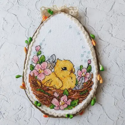 Easter basket. Chick
