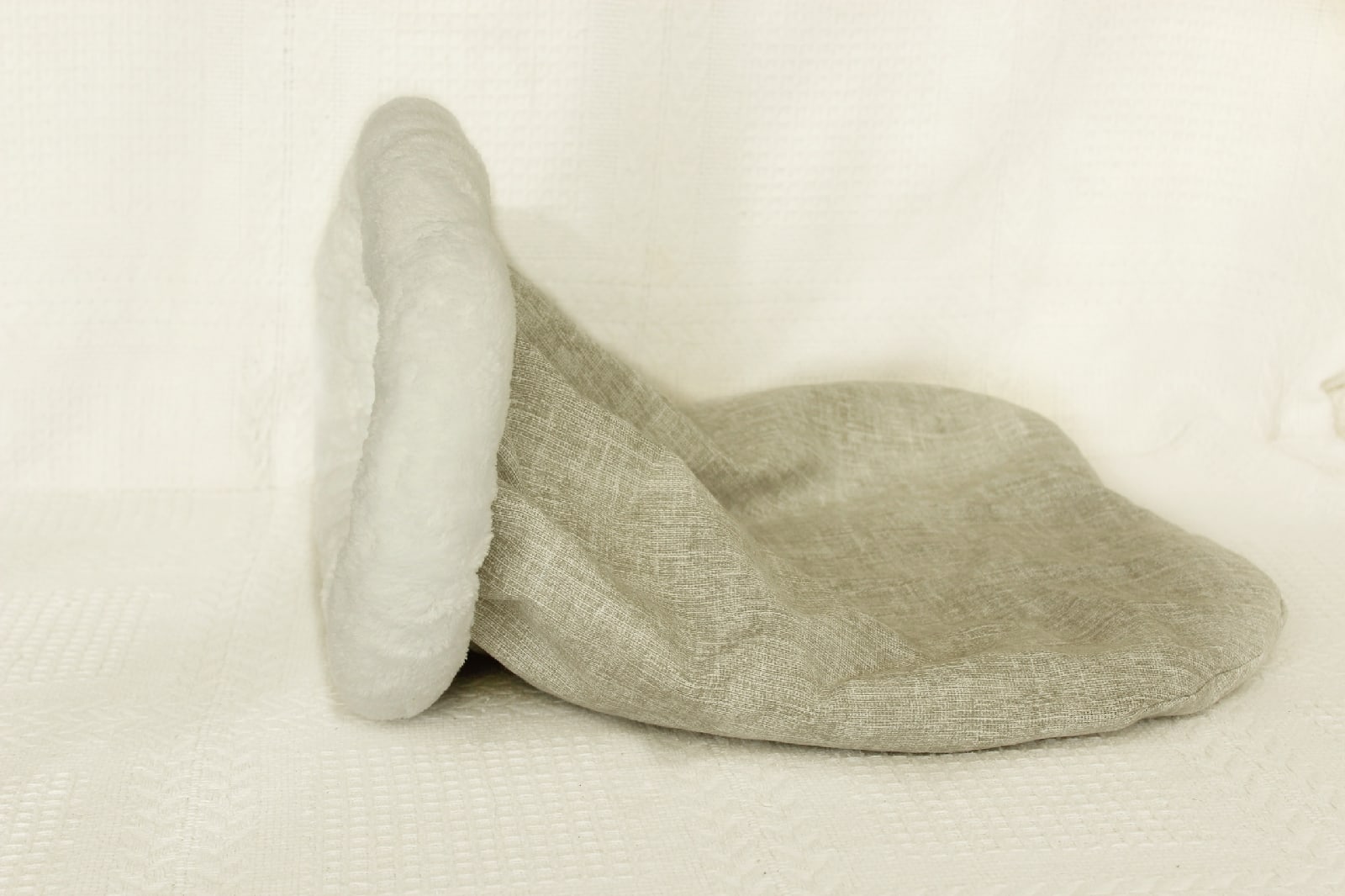 Cat bed sleeping bag 4 Cat bed sleeping bag, kitten bed, winter warm cat, pet products
