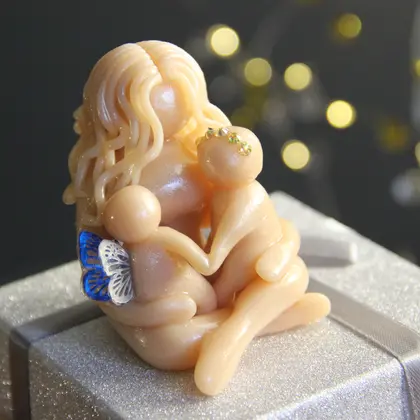 Sculpture mother with children