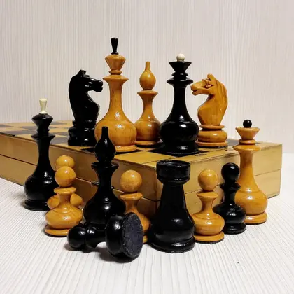 antique-wooden-chess