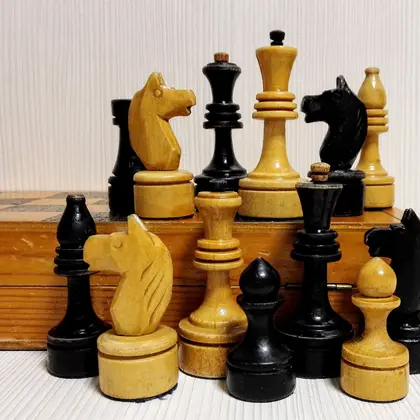 antique-wooden-chess