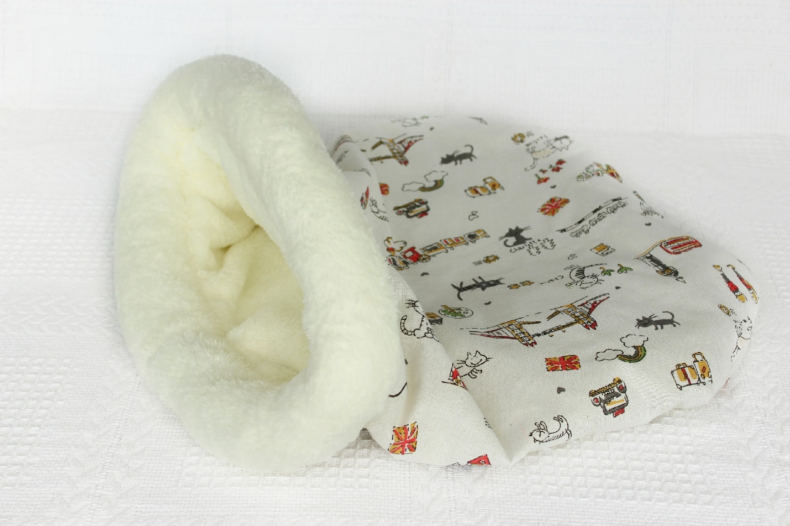 Cat bed sleeping bag, pet products 2 Cat bed sleeping bag, kitten bed, winter warm cat, pet products.