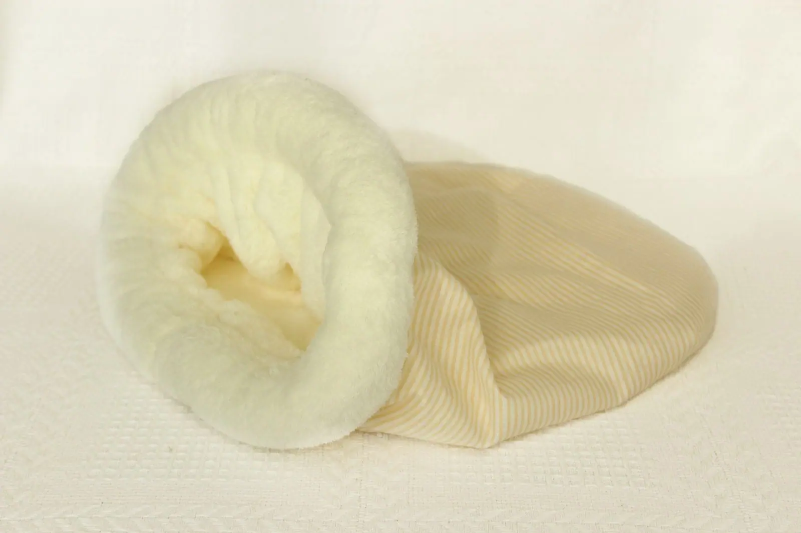 Cat bed sleeping bag 1 Cat bed sleeping bag, kitten bed, winter warm cat, pet bed