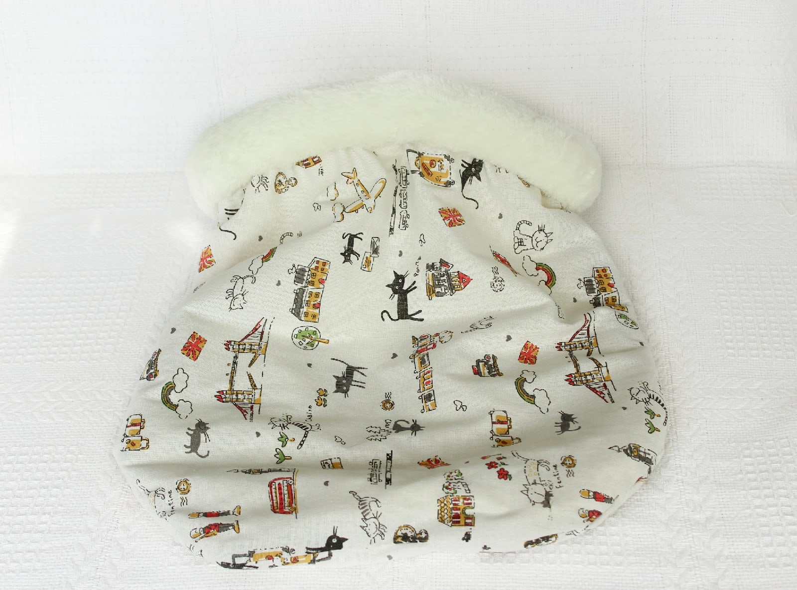 Cat bed sleeping bag, pet products 3 Cat bed sleeping bag, kitten bed, winter warm cat, pet products.