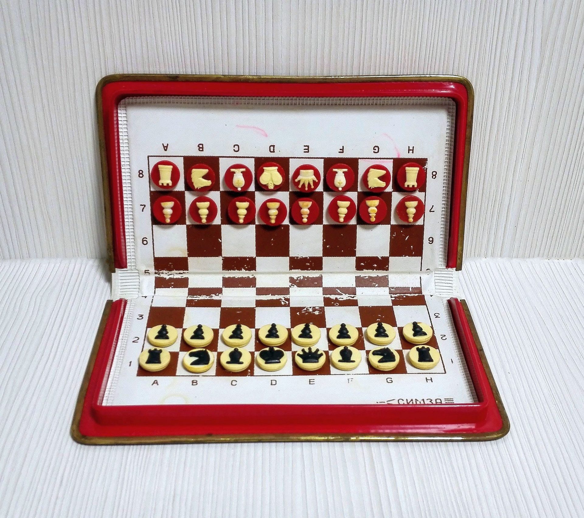 Vintage Soviet Pocket Magnetic Chess. Russian Travel chess Simza 2 Vintage Soviet Pocket Magnetic Chess. Russian Travel chess Simza - Image 2