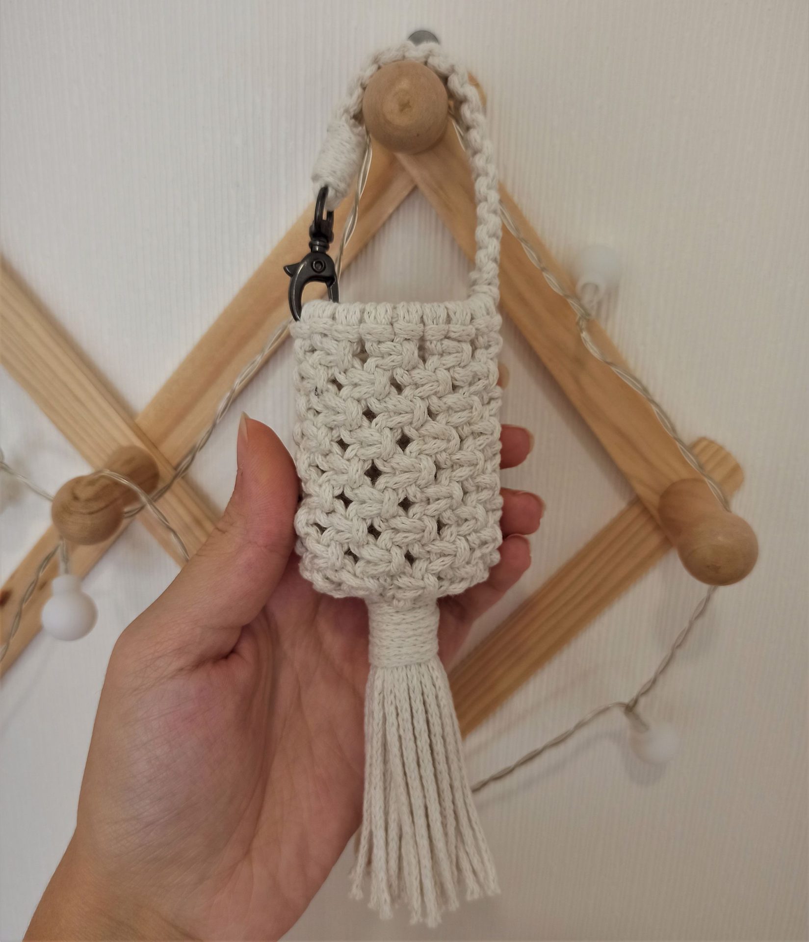 Macrame pattern PDF hand sanitizer holder - simple macrame pattern tutorial 6 Macrame pattern PDF hand sanitizer holder - simple macrame pattern tutorial - Image 6