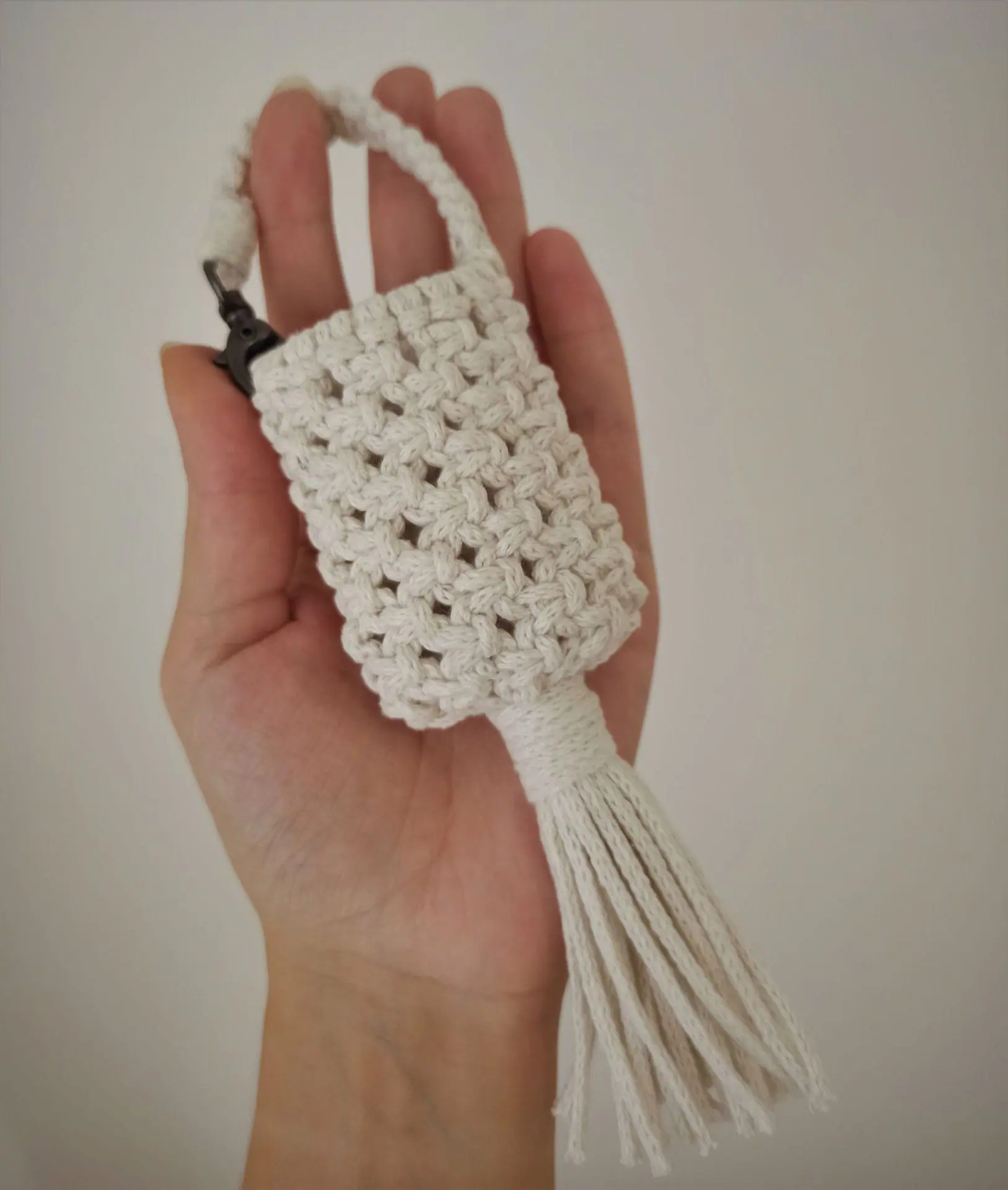 Macrame pattern PDF hand sanitizer holder - simple macrame pattern tutorial 7 Macrame pattern PDF hand sanitizer holder - simple macrame pattern tutorial - Image 7