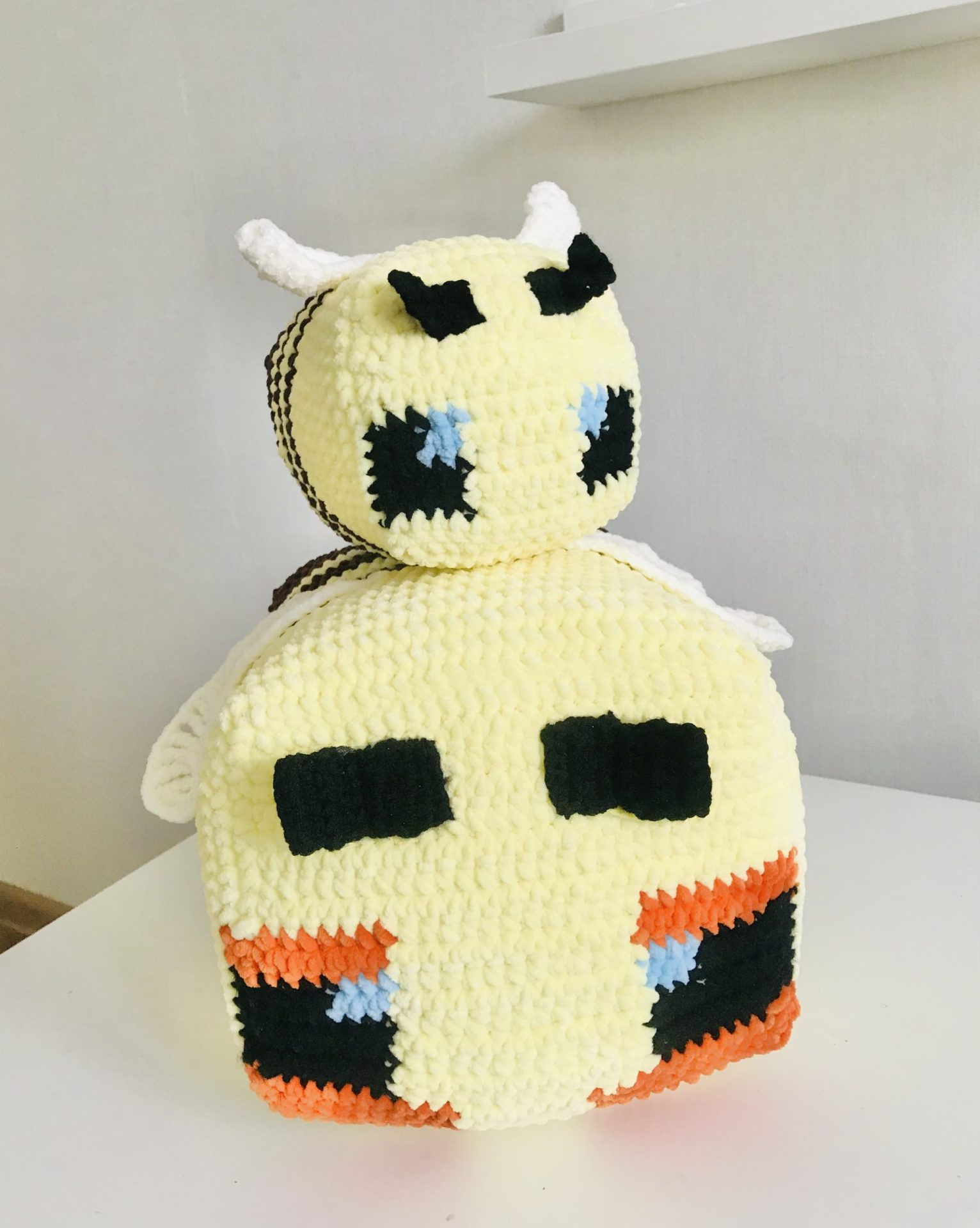 Plush Bee pillow mini Crochet pattern PDF 2 Bee Pillow Pattern