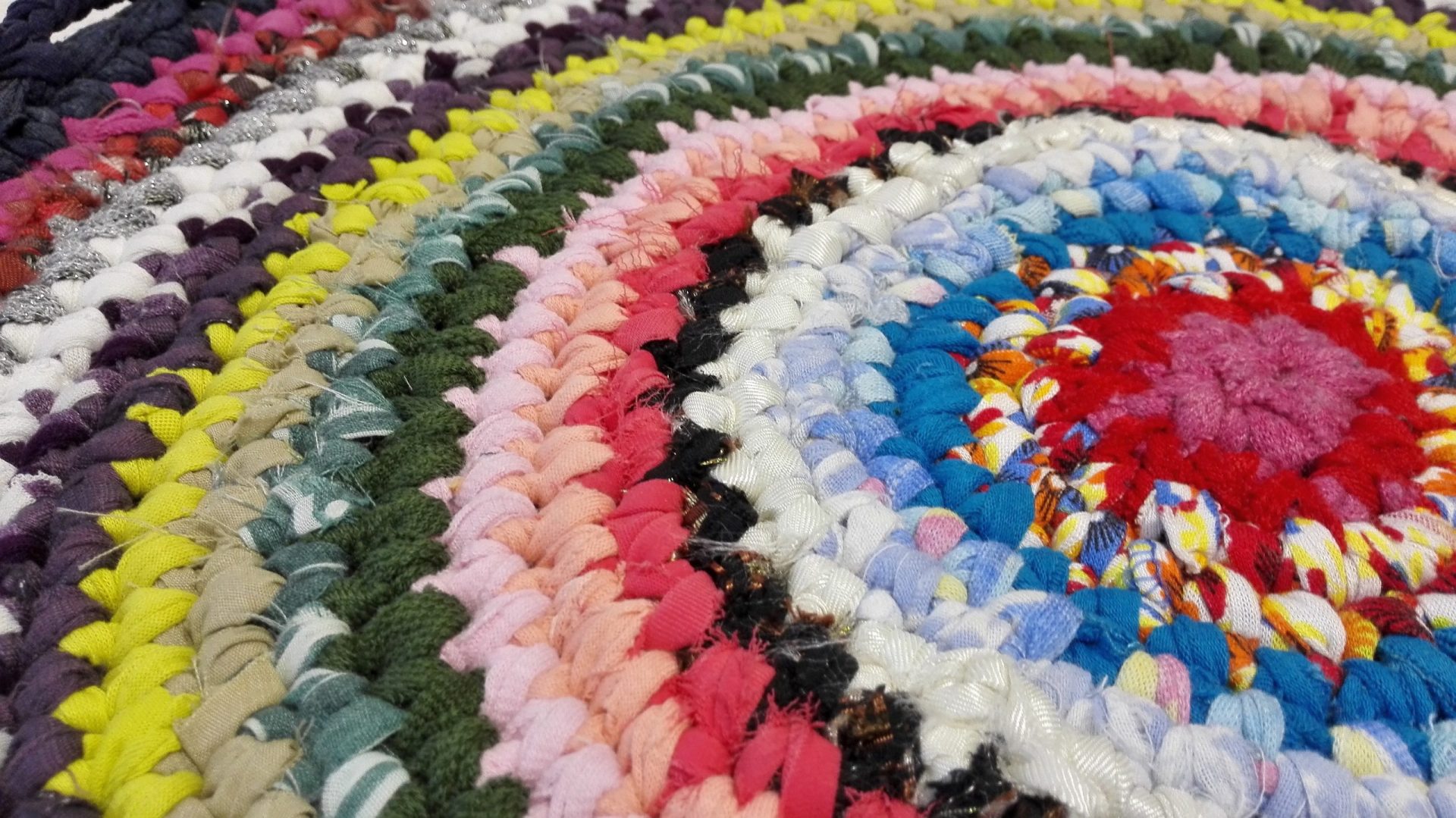Russian Handmade Round Rag Rug. Country style. Rustic decor USSR 2 Russian Handmade Round Rag Rug. Country style. Rustic decor USSR - Image 2
