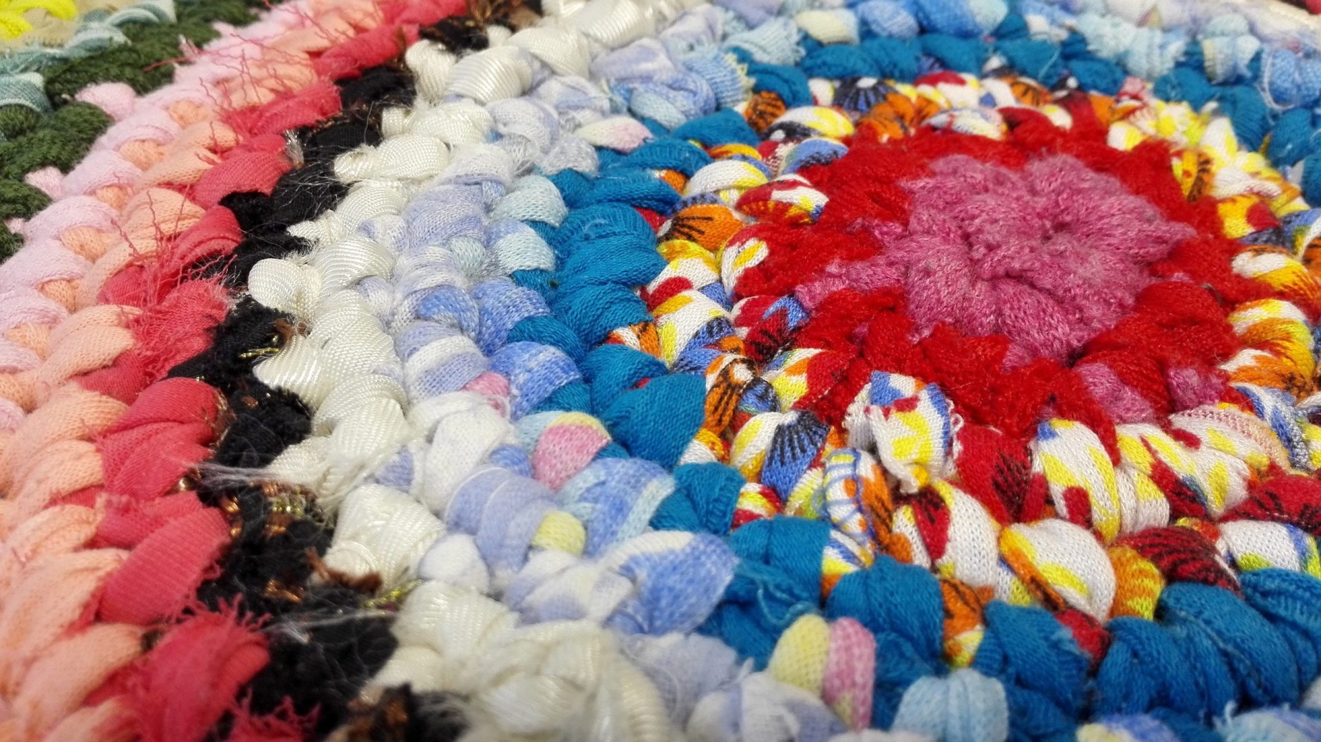 Russian Handmade Round Rag Rug. Country style. Rustic decor USSR 4 Russian Handmade Round Rag Rug. Country style. Rustic decor USSR - Image 4
