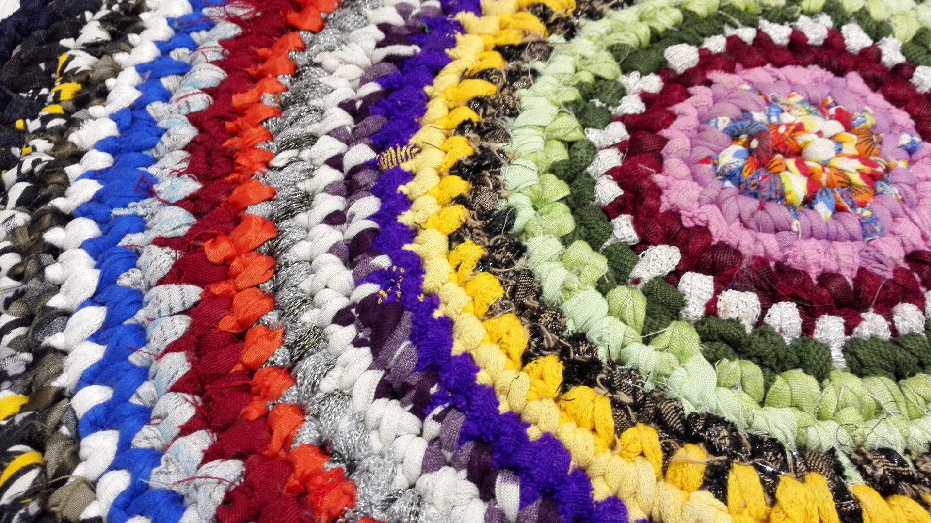 Handmade Round Rag Rug. Russian Country style. Rustic decor USSR 2 Handmade Round Rag Rug. Russian Country style. Rustic decor USSR - Image 2