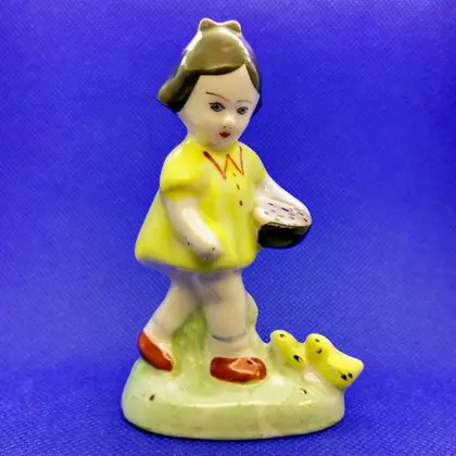 Vintage Soviet Porcelain Figurine.Statuette Girl feeding chickens