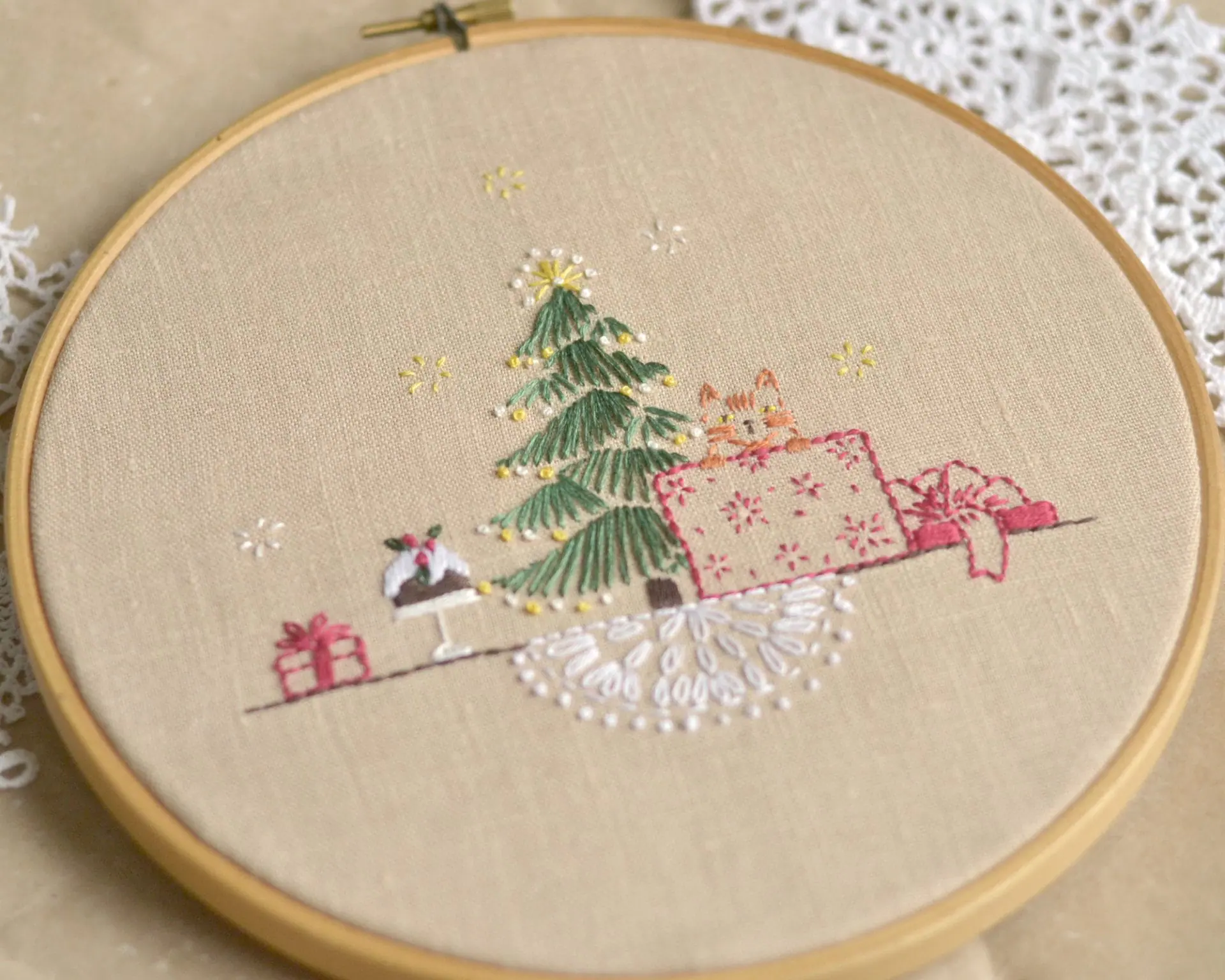 Christmas hand embroidery pattern PDF. Cat & Christmas tree 6 Christmas hand embroidery pattern PDF. Cat & Christmas tree - Image 6