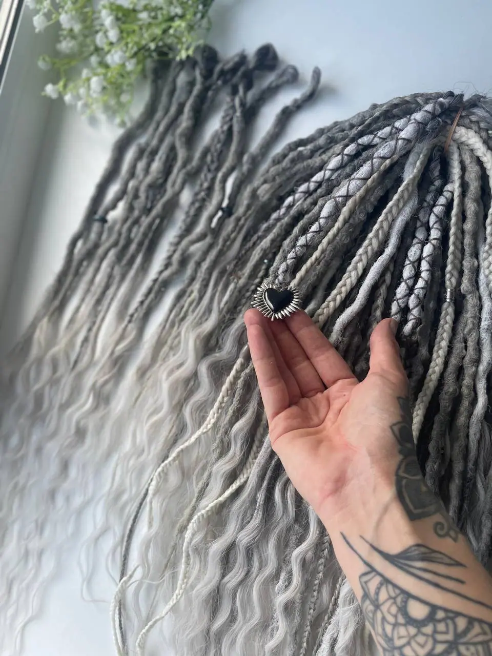 grey synthetic dreads de and se dreadlocks with curls 4 grey synthetic dreads de and se dreadlocks with curls - Image 4