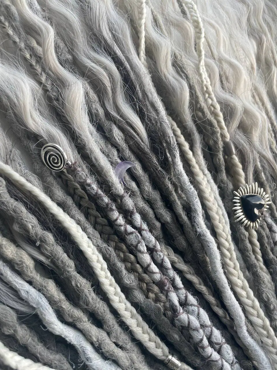 grey synthetic dreads de and se dreadlocks with curls 1 grey synthetic dreads de and se dreadlocks with curls