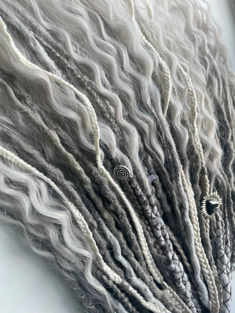 grey synthetic dreads de and se dreadlocks with curls 6 grey synthetic dreads de and se dreadlocks with curls - Image 6