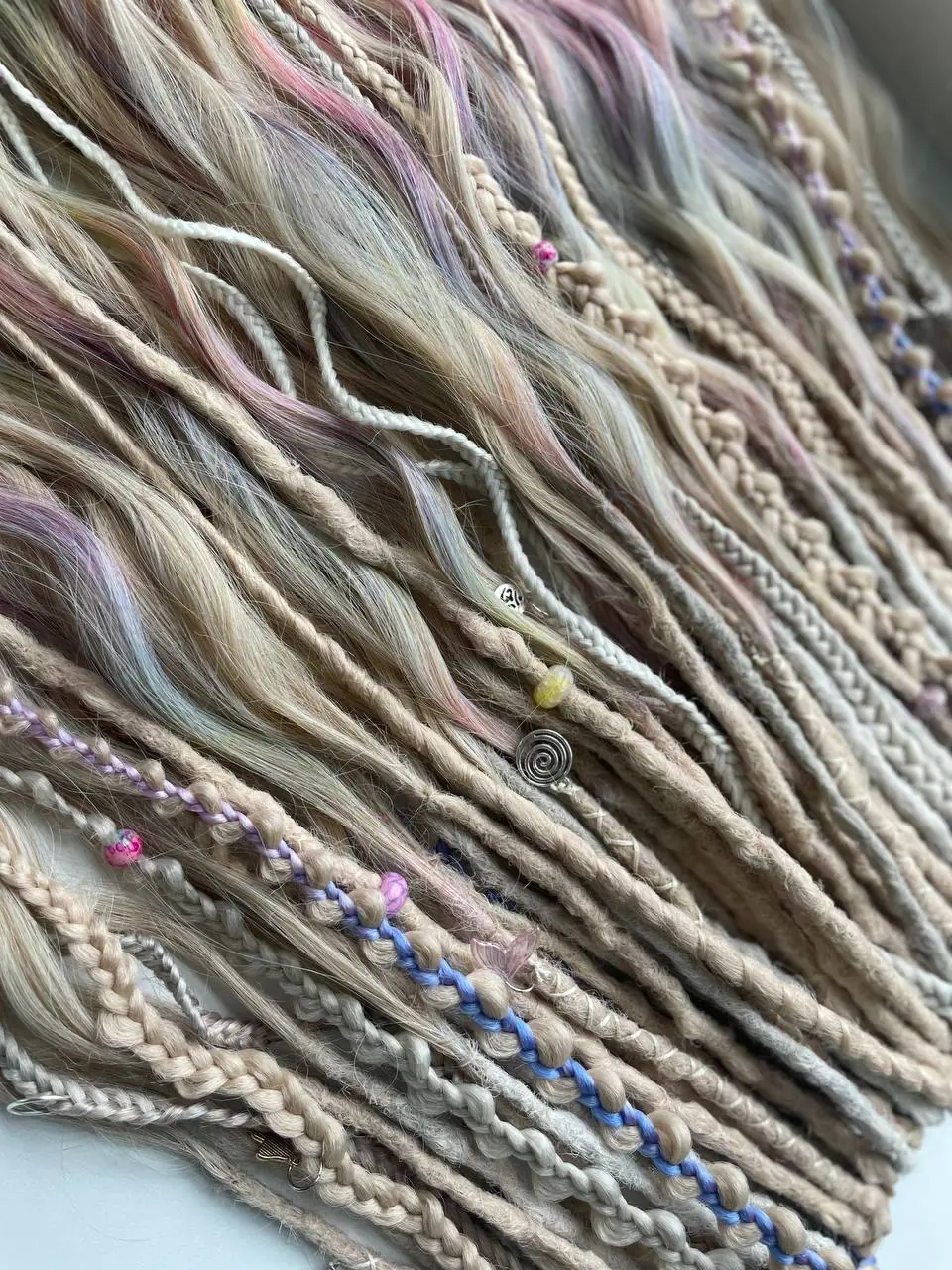 IN STOCK dreads dreadlocks with curls rainbow blond 5 IN STOCK dreads dreadlocks with curls rainbow blond - Image 5