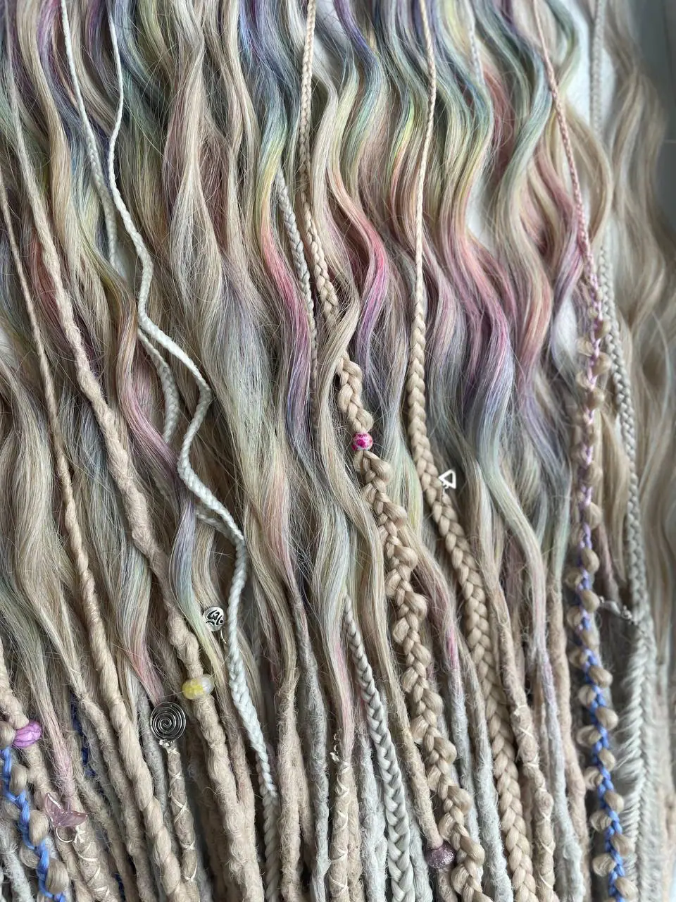 IN STOCK dreads dreadlocks with curls rainbow blond 6 IN STOCK dreads dreadlocks with curls rainbow blond - Image 6