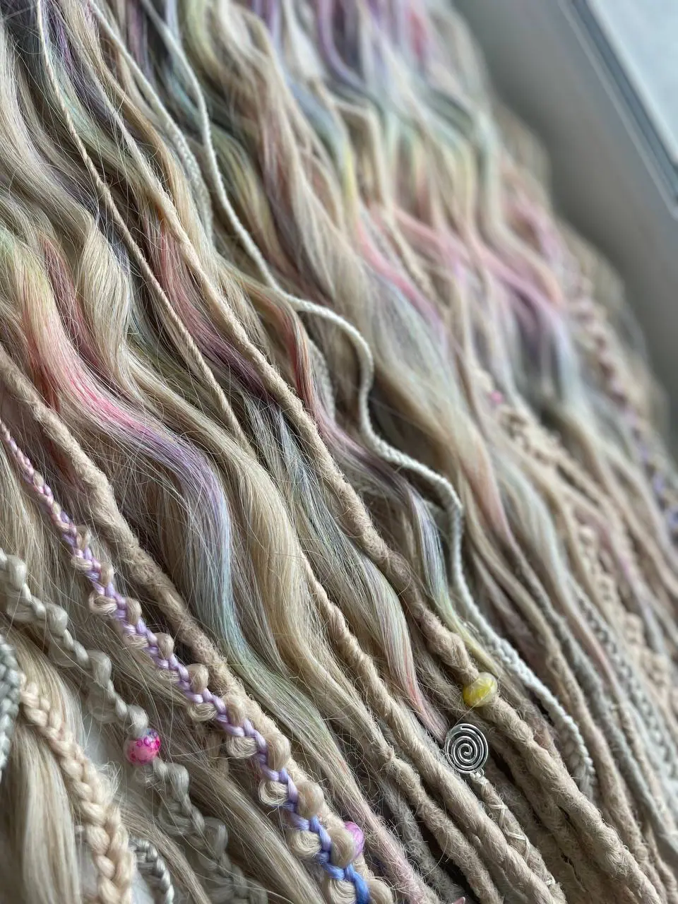 IN STOCK dreads dreadlocks with curls rainbow blond 7 IN STOCK dreads dreadlocks with curls rainbow blond - Image 7