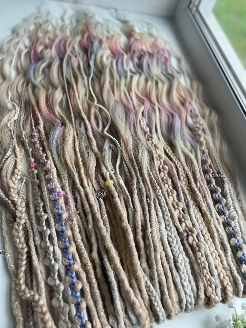 IN STOCK dreads dreadlocks with curls rainbow blond 8 IN STOCK dreads dreadlocks with curls rainbow blond - Image 8