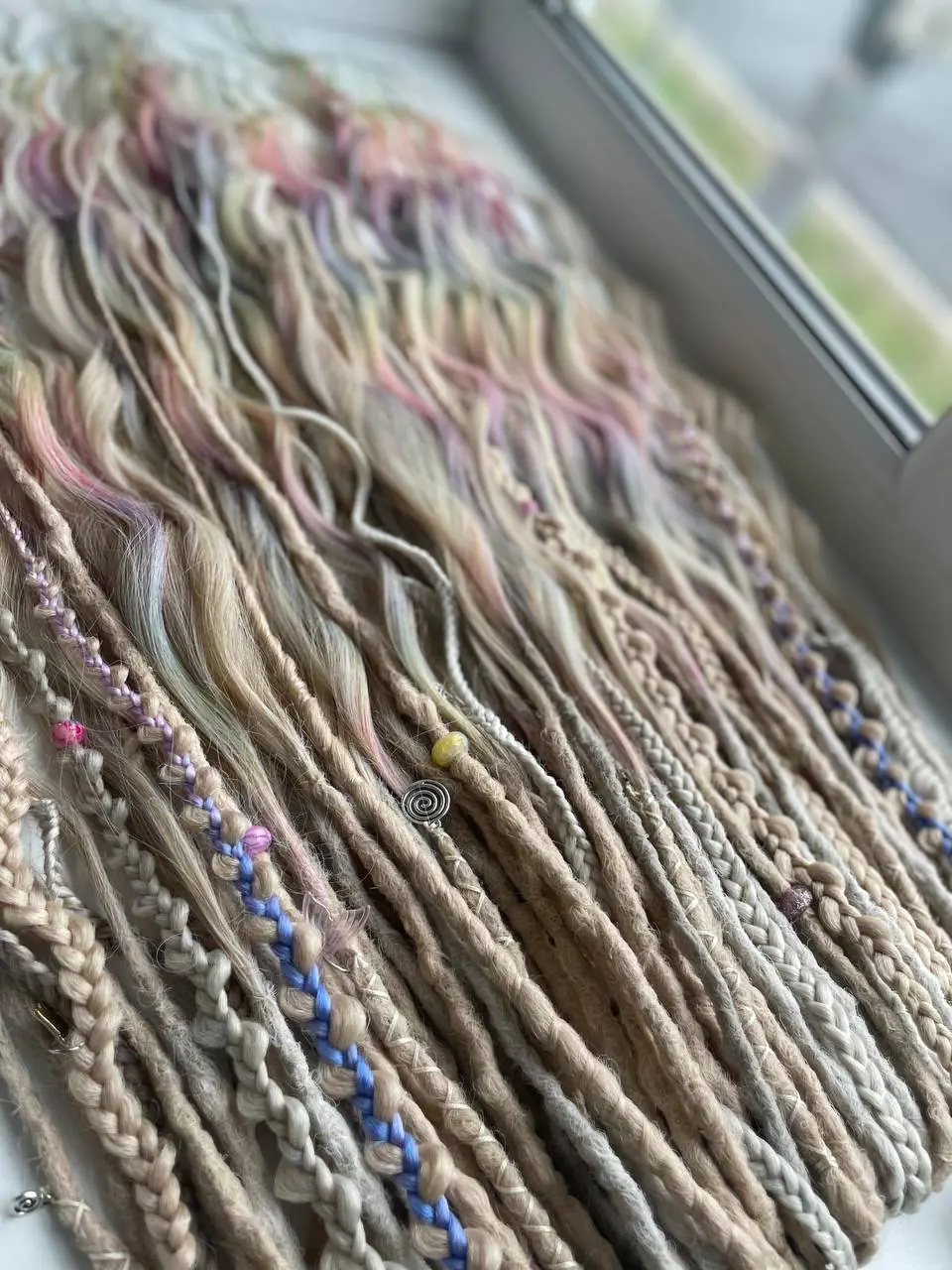 IN STOCK dreads dreadlocks with curls rainbow blond 9 IN STOCK dreads dreadlocks with curls rainbow blond - Image 9