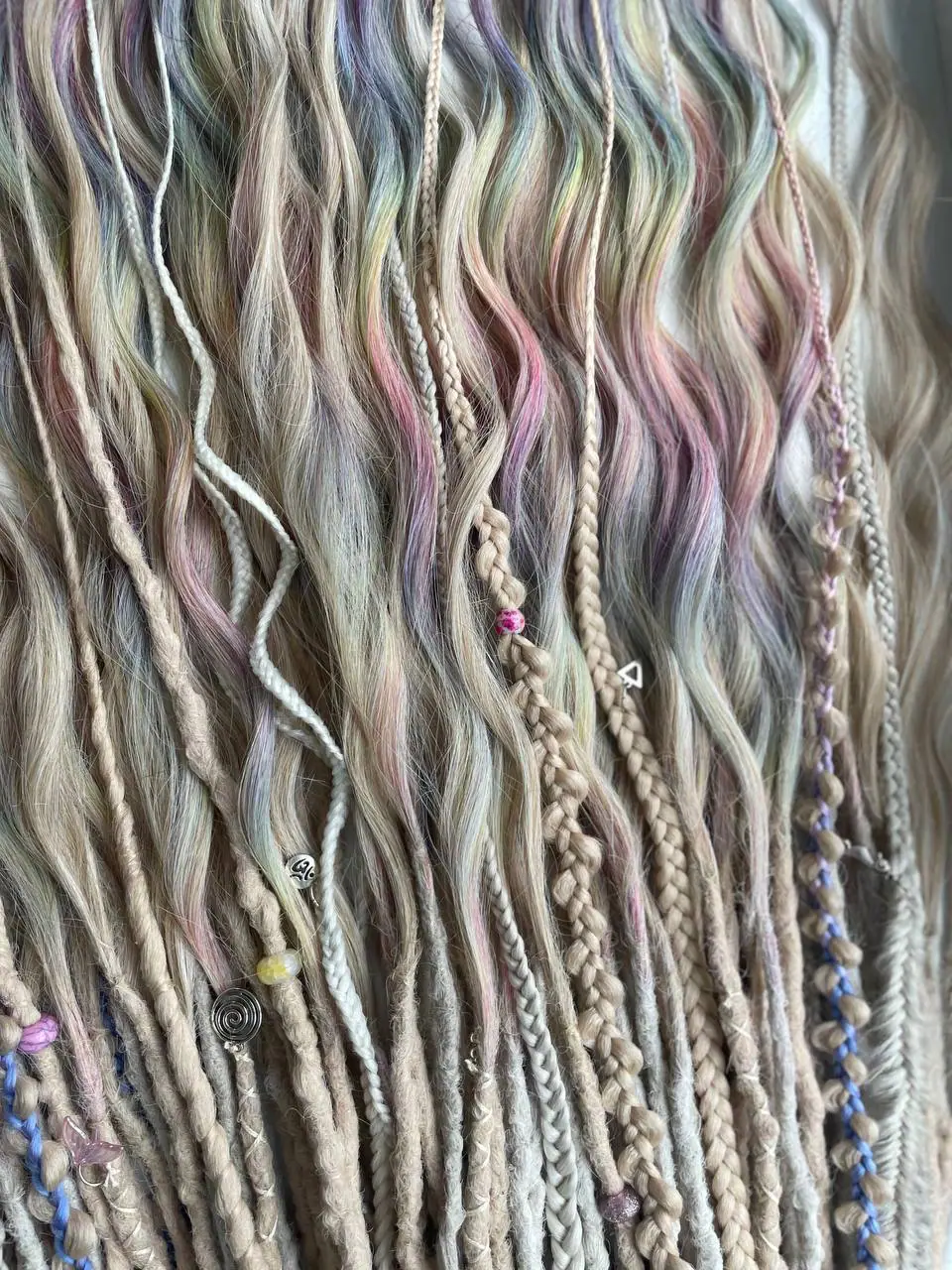 IN STOCK dreads dreadlocks with curls rainbow blond 3 IN STOCK dreads dreadlocks with curls rainbow blond - Image 3