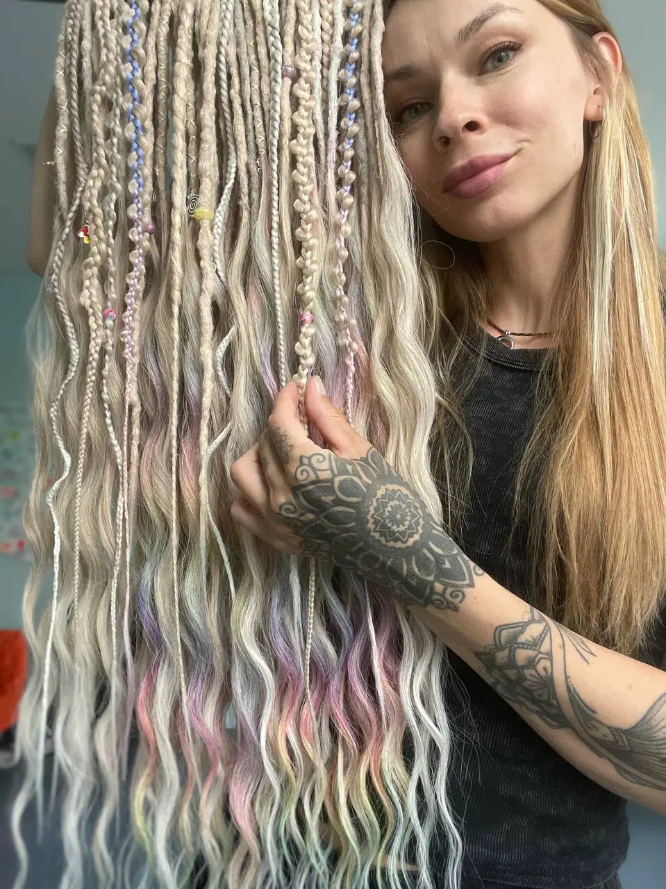 IN STOCK dreads dreadlocks with curls rainbow blond 2 IN STOCK dreads dreadlocks with curls rainbow blond - Image 2