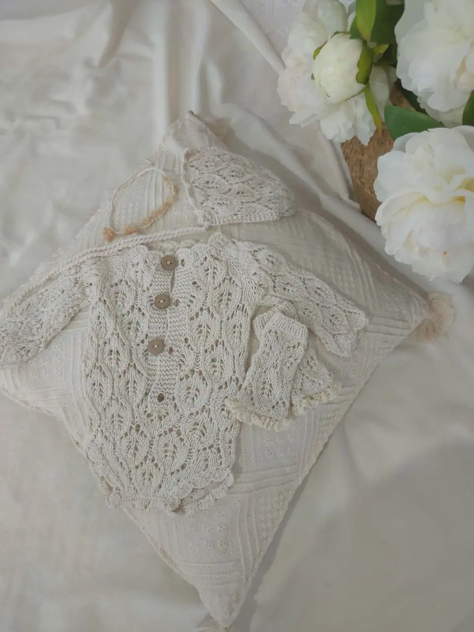 Set with openwork leaves made of delicate cotton, natural color 1 Set with openwork leaves made of delicate cotton, natural color