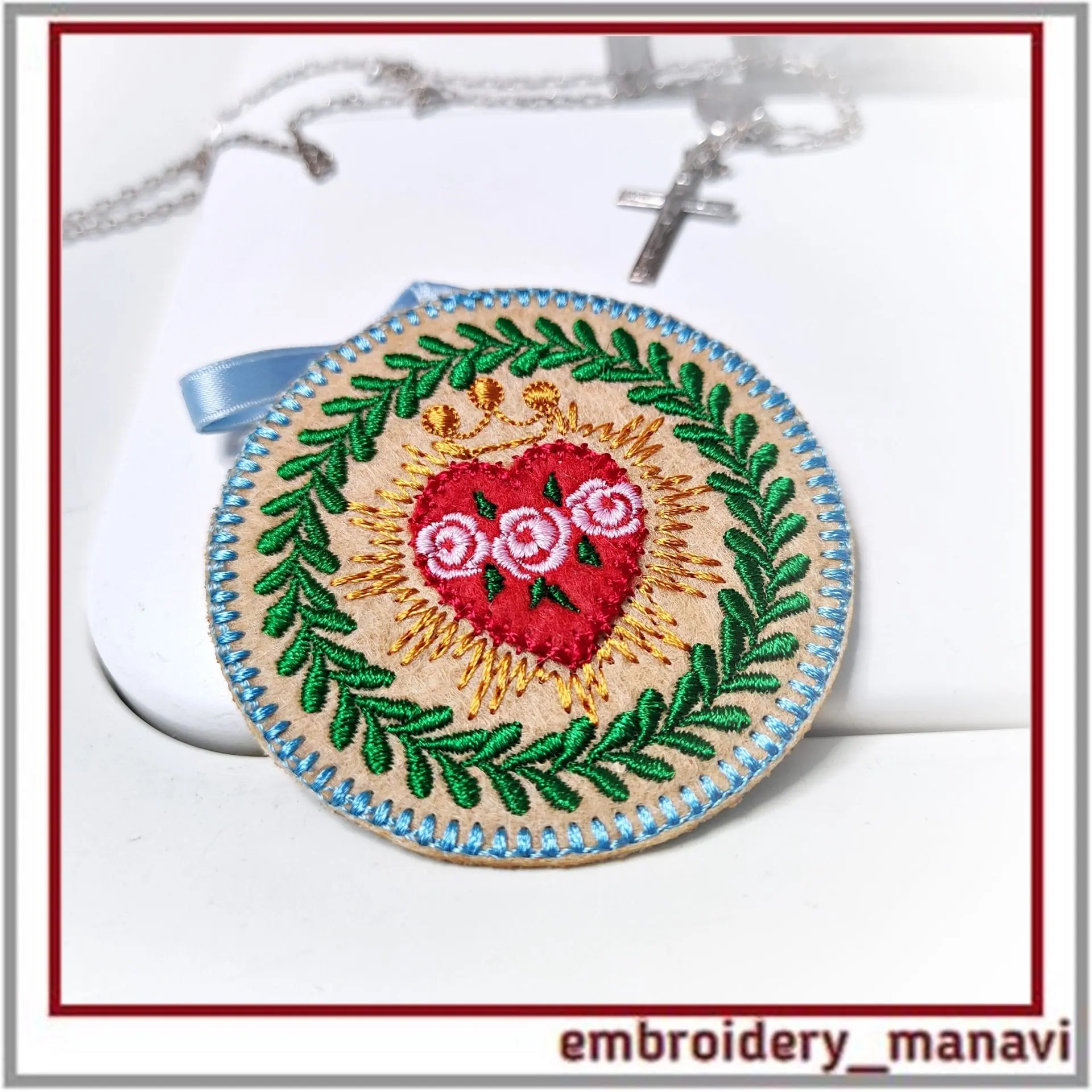 felt_medal_catholic_heart_ornament_in_the_hoop_embroidery_manavi