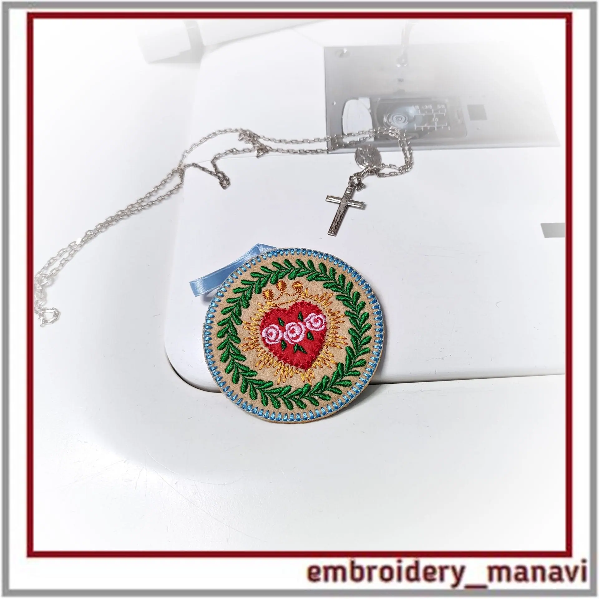 ITH felt embroidery Catholic heart crown wreath medal - Image 4