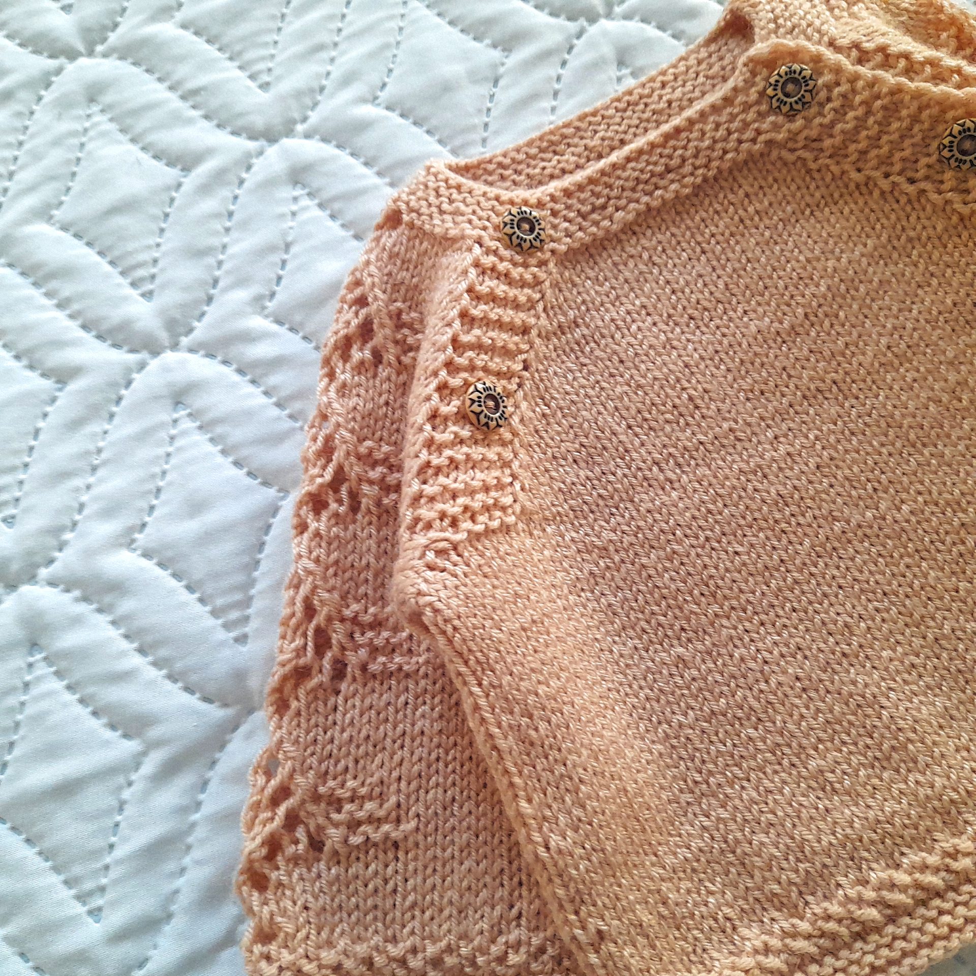 Step-by-Step Knitting Pattern Baby Sweater V28 2 Step-by-Step Knitting Pattern Baby Sweater V28 - Image 2