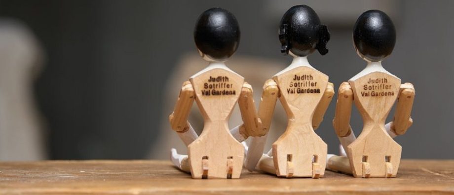 Wooden Peg Dolls: A Traditional Craft with a Rich History 1 wooden-peg-dolls-a-traditional-craft-with-a-rich-history-1