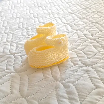 Step-by-Step Knitting Pattern Baby Shoes V43