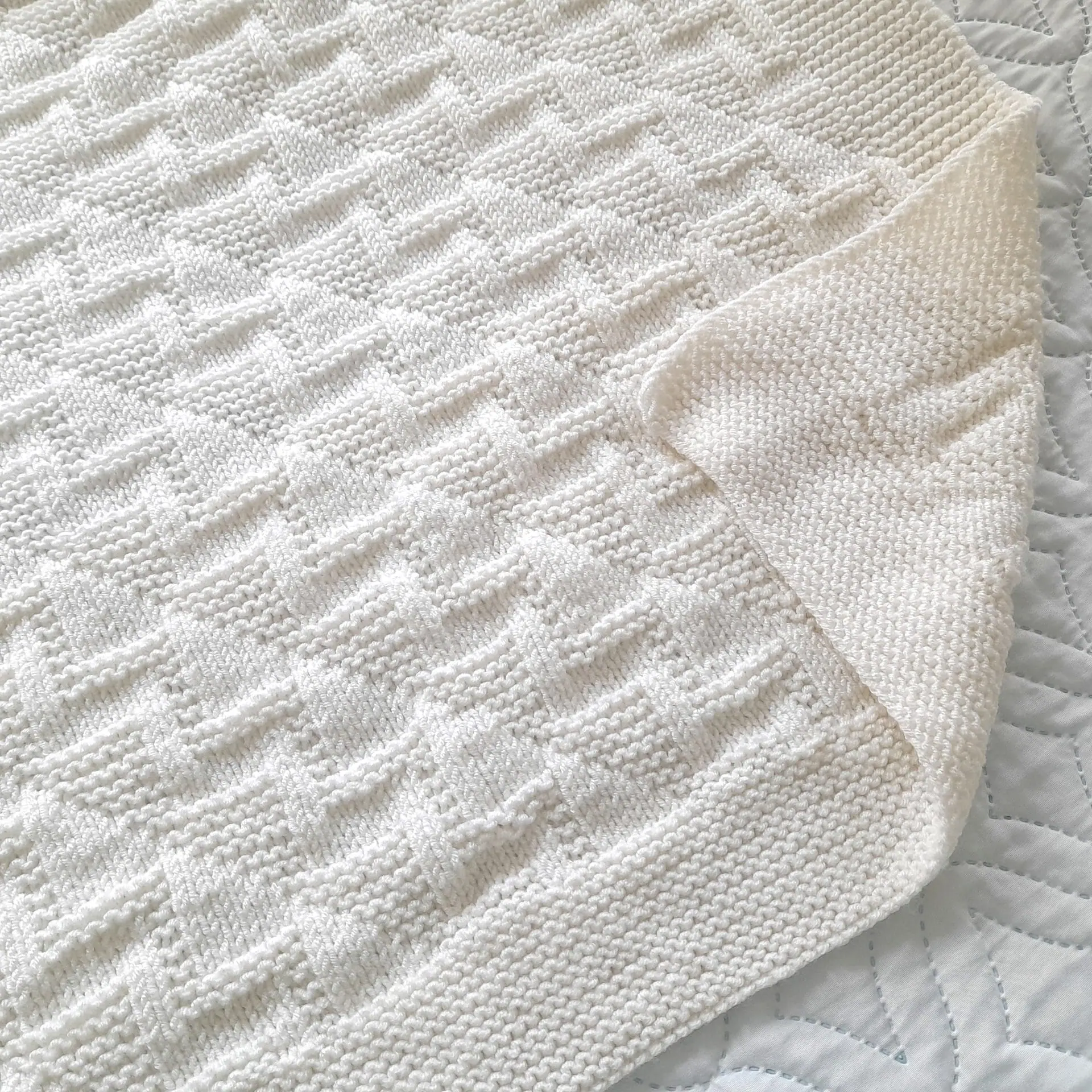 Step-by-Step Knitting Pattern Baby Blanket | v55 2 Step-by-Step Knitting Pattern Baby Blanket | v55 - Image 2