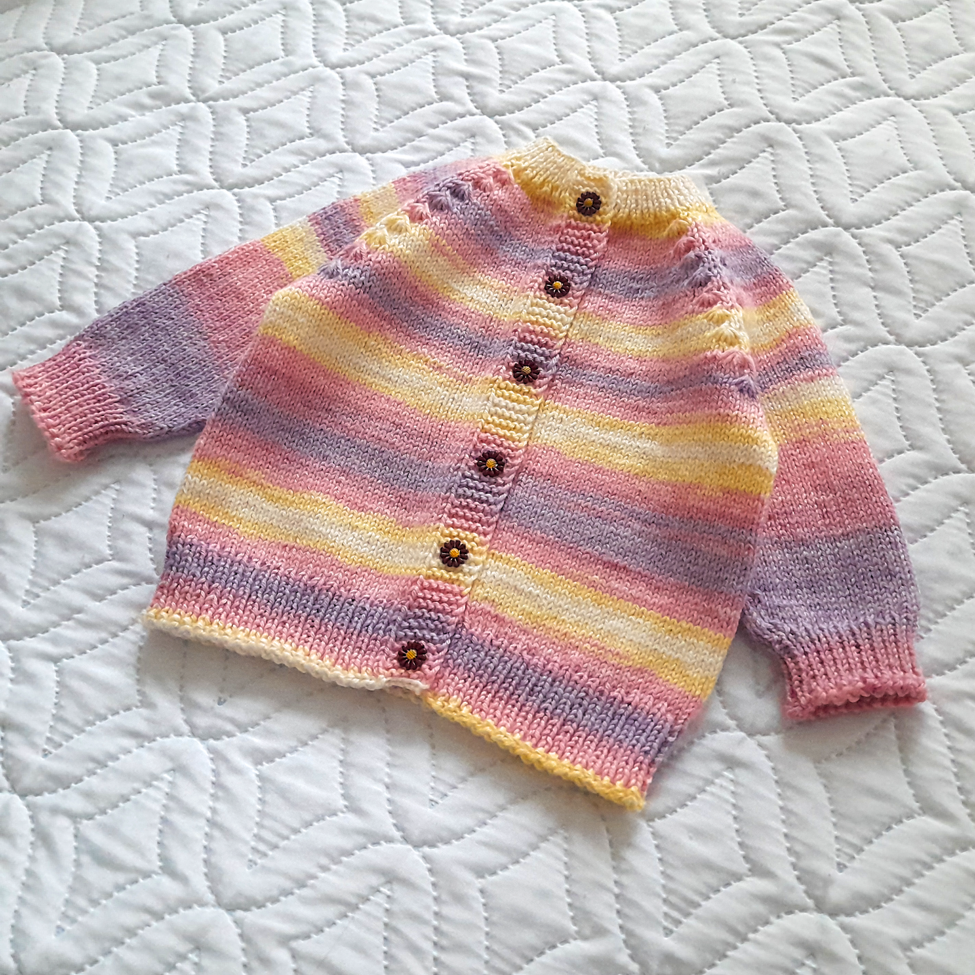 Step-by-Step Knitting Pattern Baby Cardigan | V16 2 Step-by-Step Knitting Pattern Baby Cardigan | V16 - Image 2